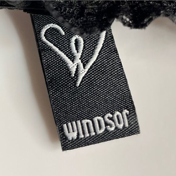 Windsor Lace V Neck Cut Out Mini Dress Black & Nude Size Medium - Picture 4 of 4